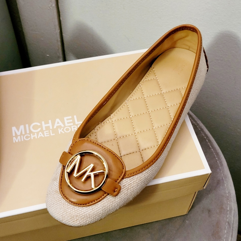 Michael Kors loafers two tone brown tan gold large emblem size 6